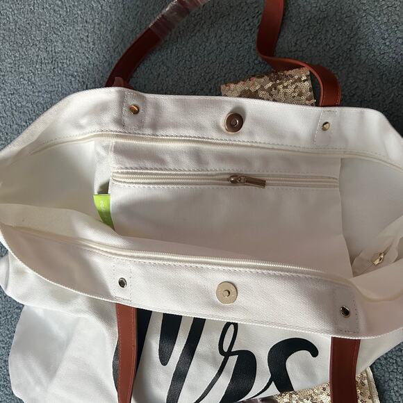 Bridal Shower Gift Ideas: Mrs Tote Bag with Purse and a Sash - Picture 6 of 8
